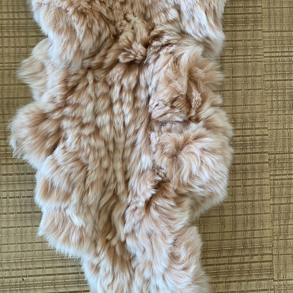 NWOT Knitted Rabbit Fur Ruffled Scarf - Picture 2 of 3